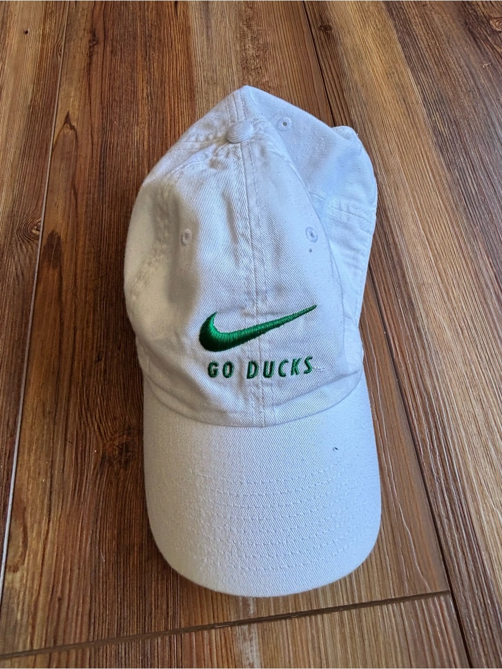 Nike White Baseball Cap with Green Embroidered Swoosh and 'GO DUCKS'